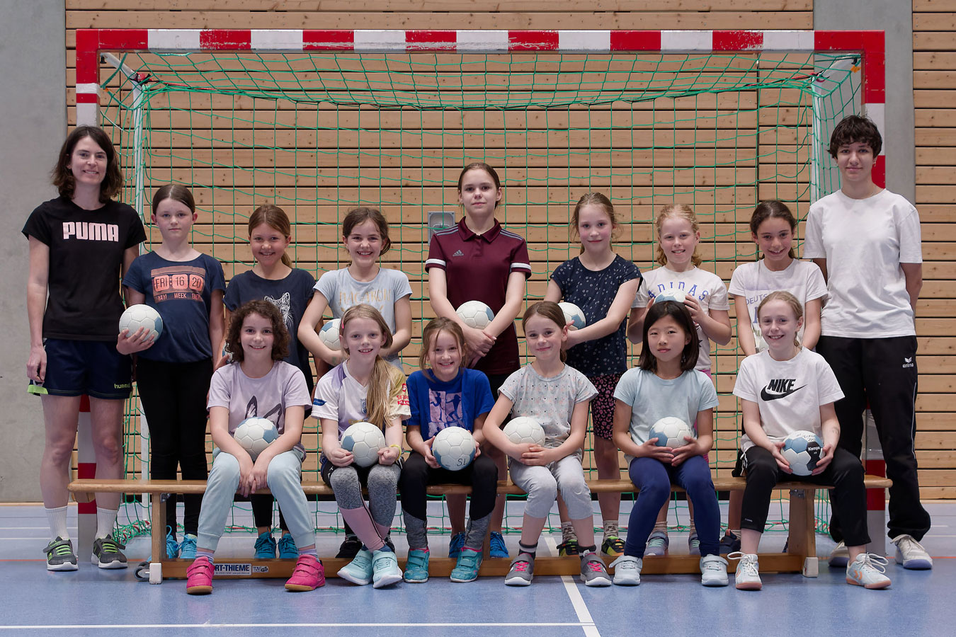 1. weibliche D-Jugend mit den Trainerinnen Melanie Seemann und Lorena Loi